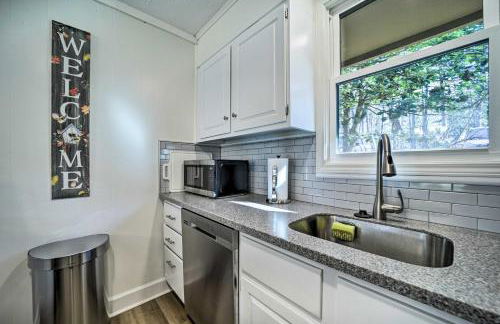 Sapphire Home with Grill and Pool Access - Foto 9