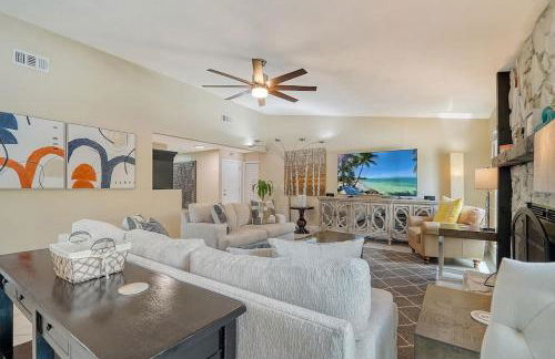 Beautiful Home - Oasis Backyard with Heat Pool - Foto 80