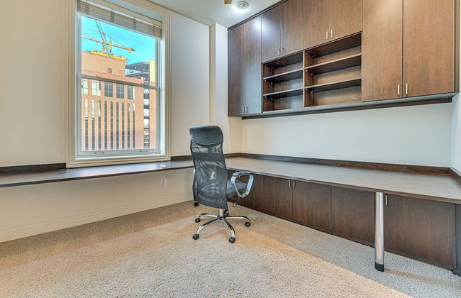 Heart of Dtwn Omaha: Historical Apt w/ Perks - Foto 9