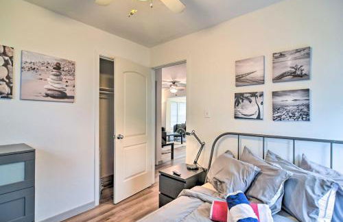 Sun-Soaked Coastal Hideaway - Steps to Beach! - Foto 21