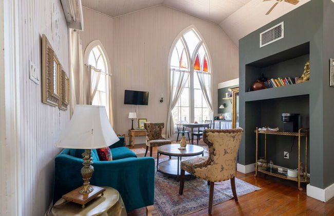 The Downtown Abbey - Photo 59