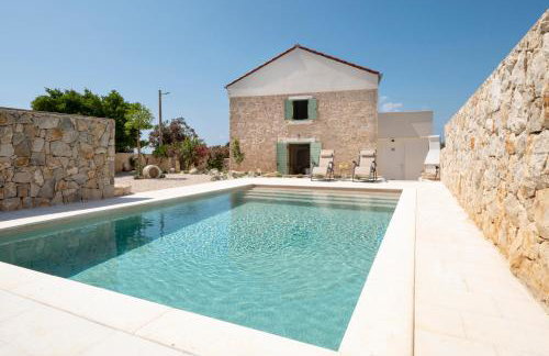 BRAND NEW Stone house MARCELA, 3 double bedrooms, pool - Foto 49