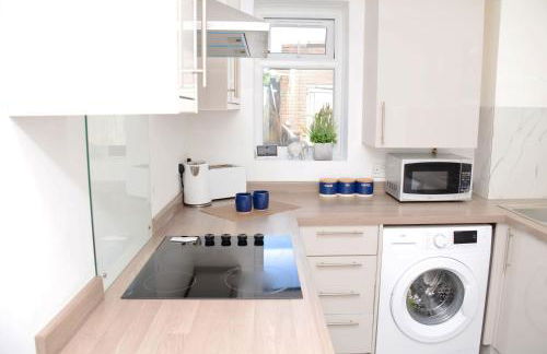 SM Dreams Unlimited Serviced Accommodation- Stanwell-Staines-Heathrow - Foto 14