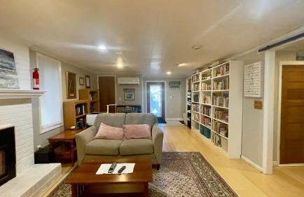 Near downtown with hot tub sleeps seven - Foto 1