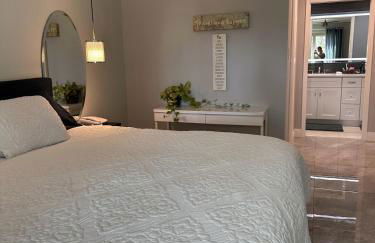 Newly Renovated Villa with Hot Tub - Foto 12