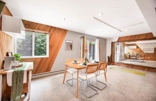 Kirkland Oasis Chic Basement Retreat with Hot Tub - Foto 14