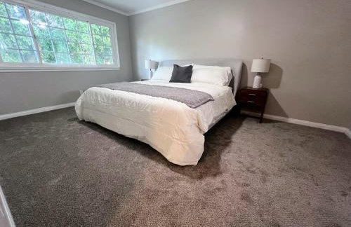 Bright & Spacious 5BR Modern Vacation Home - Near Disneyland & Beaches - Photo 18