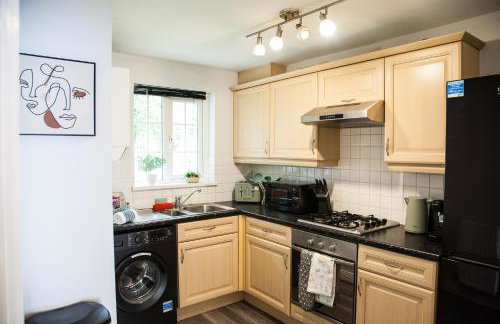 Stylish quaint home hosted by ESONGRACE Stays in Stoke-on-Trent - Perfect for Families - Contractors - Holiday makers - Emergency Housing - Professionals - Foto 12