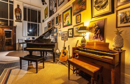 Luxury Living in Historic Bank Haven of Art&Music - Foto 31