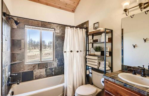 Idyllic Florissant Cabin with Patio and Hot Tub! - Foto 29