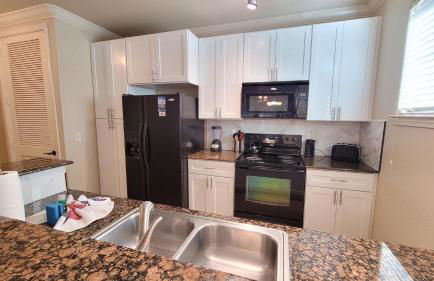 Pool view, 10 miles to Disney World, washer, dryer, kitchen, Wifi, two pools, ground level - Foto 2