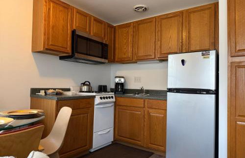 Walk to 2 metro's, furnished studio, private, parking, wifi. - Foto 5