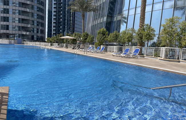 Maison Privee - Elegant and Panoramic Sea View Apt on Al Reem Island - Photo 14