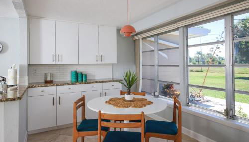 Siesta Sol Art Bungalow- 2 miles to Siesta Key! - Foto 2