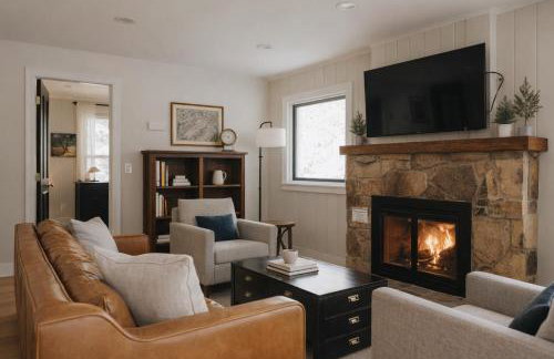 Luxury Mountain Cabin with Views, Hot Tub, Fire Pit, by Forest & Peak Retreats - Foto 8