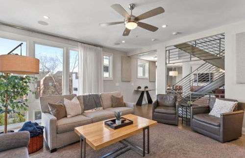 Downtown w Rooftop Deck 4 Bedrooms 3 Baths - Foto 17