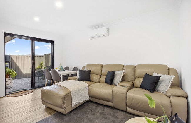 Perth Airport Hideaway - Photo 1