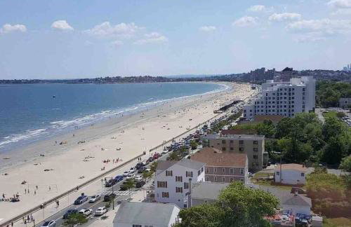 Stylish and Cozy at Revere Beach - Foto 16