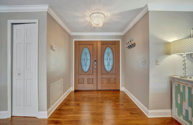 The Crown House 4b Pool Home 6 Mins to IR Beach - Photo 6