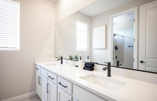 Modern Spacious 6BR Villa with Game Loft 5 Min to Strip, Stadium & Shopping! - Foto 75