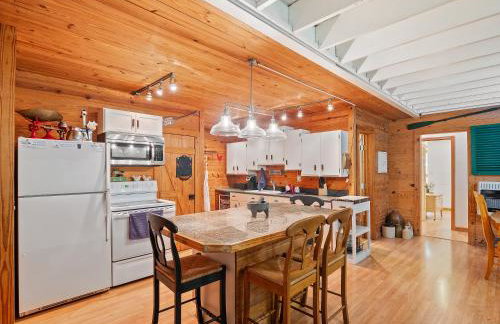 Wonderland Cabin - Enchanting Lakeside Sanctuary - Foto 18