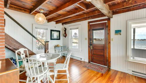 Dreamy Waterfront Westbrook Home on Private Beach - Foto 4