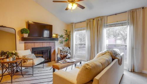 College Station Gem with Pool Access Near University - Foto 1