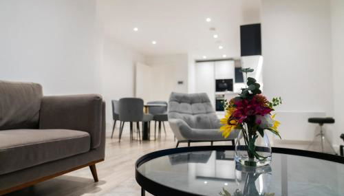 High Rise Apartment in City Centre with Stunning Views - Foto 4