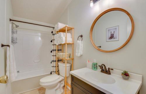 Deck, Grill and Dock Access Lake Keowee Retreat! - Foto 17