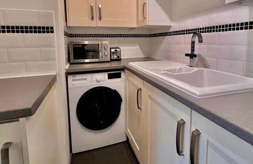 Stylish 1 Bedroom Apartment with Free Parking and Links to London & Essex - Foto 13