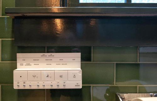 The Explorer's Retreat-West End Condo King Bed - Foto 24