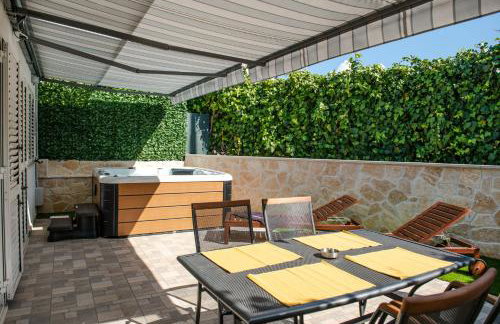 Apartment Pebbles - With Jacuzzi - Photo 5