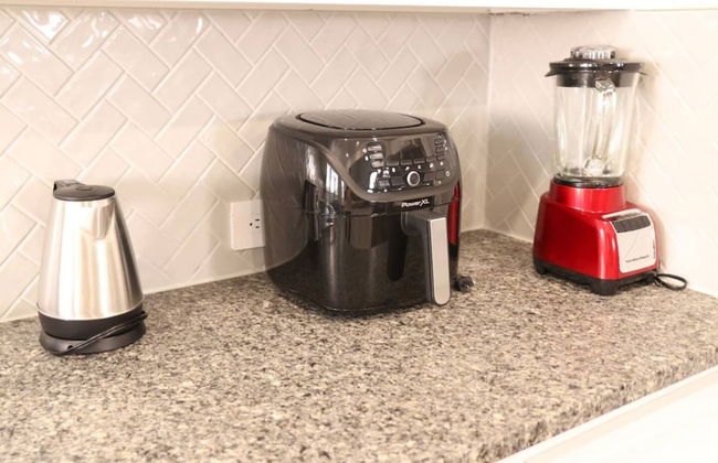 Spacious Home w Putting Green -for Extended Stays - Photo 19