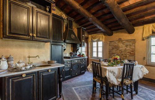 La Dimora dei Conti, Indulge in a Country Farmhouse Apartment with Jacuzzi Facing the Town! - Foto 63
