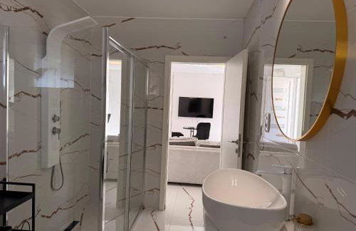 Luxury Oasis With Private Pool & Parking - Foto 9