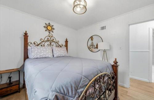 Spacious Backyard • Alfresco Dining • Pet Friendly - Foto 29