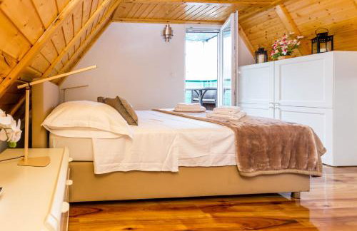 Holiday House Antique - Photo 28