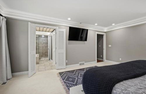 Hobbs Mill Ski Lodge Theater Games Dogs OK - Photo 26