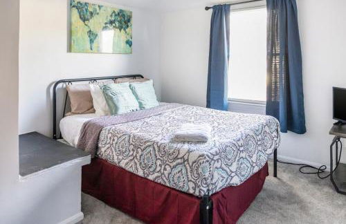 Euclid Near Lake Erie Cleveland king bed - Foto 57