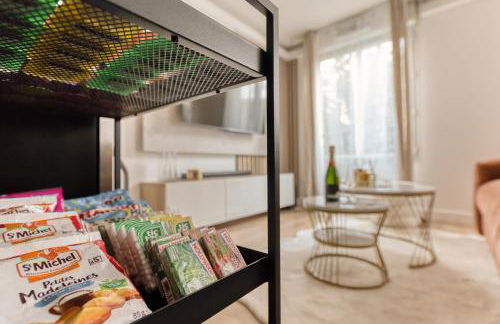 Premium Spa Suite Jacuzzi Hot Tub Massage Chair near Paris-Stade de France-CDG Airport - Foto 16