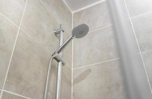 NEW! Stylish 5-Bed Apartment in Stockton-on-tees by Stay With Us, Perfect for Contractors & Large Groups, FREE Parking! - Foto 59