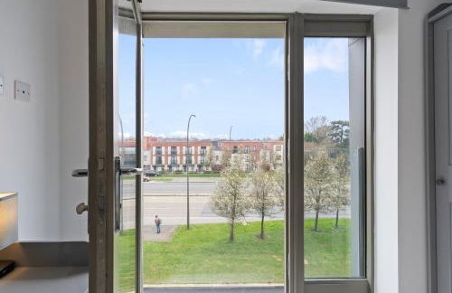 Exquisite 7 Bedroom 5 Bathroom House - Over 1900 sqft - Close to City Centre with Free Parking, Fast W-Fi and SmartTVs by Yoko Property - Foto 17