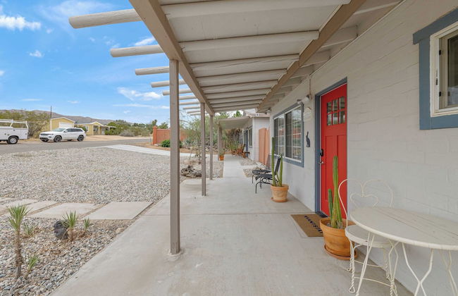 Fable by Avantstay 2 Unique Spaces, w/ Bowling, Hot Tub, Fire Pit, Large Yard - Photo 35