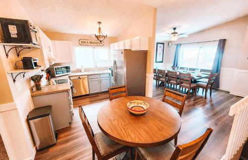 Pet Friendly/3 King Beds/Mins to Airport - Foto 18