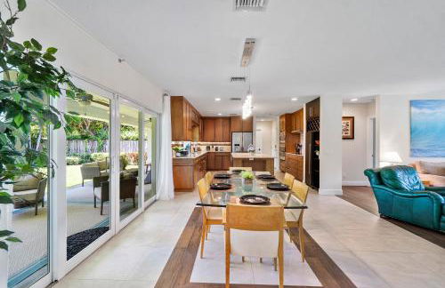 Across from Beach - Renovated Coastal Home, Gourmet Kitchen & Jetted Tub - by Maven Vacation Rentals - Foto 6