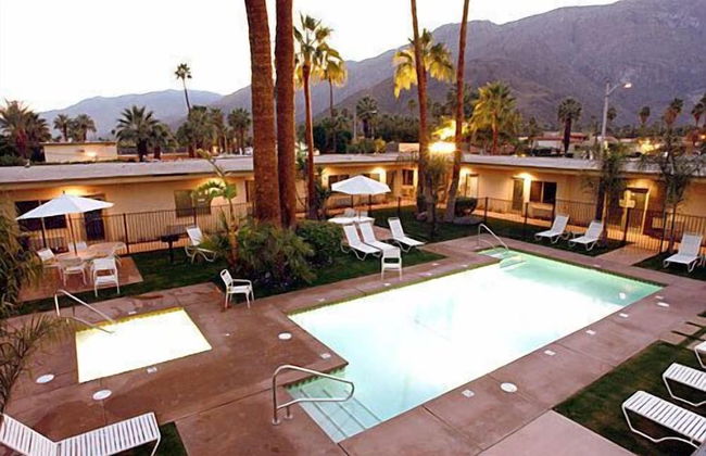 7 Springs Inn & Suites - Photo 38