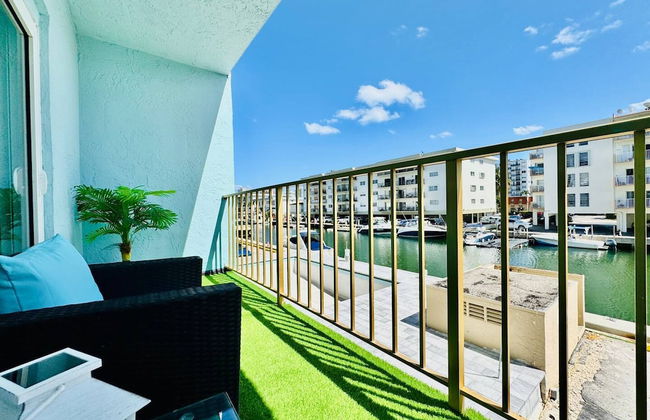 Waterfront 1BR Parking Walk to the Beach - Foto 18