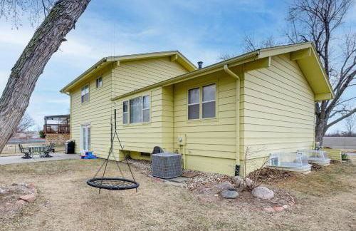 Bring the Family! Suburban Home with Yard in Omaha - Foto 26