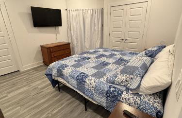 Modern Pine-Scented Retreat – 30 Mins to Beach! home - Foto 5