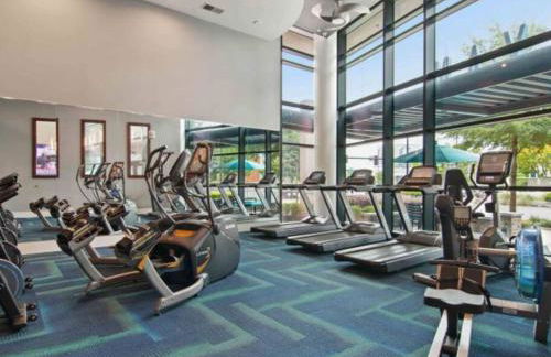 The Luxe -Highrise, Balcony, Year-round Pool, City View! - Foto 4